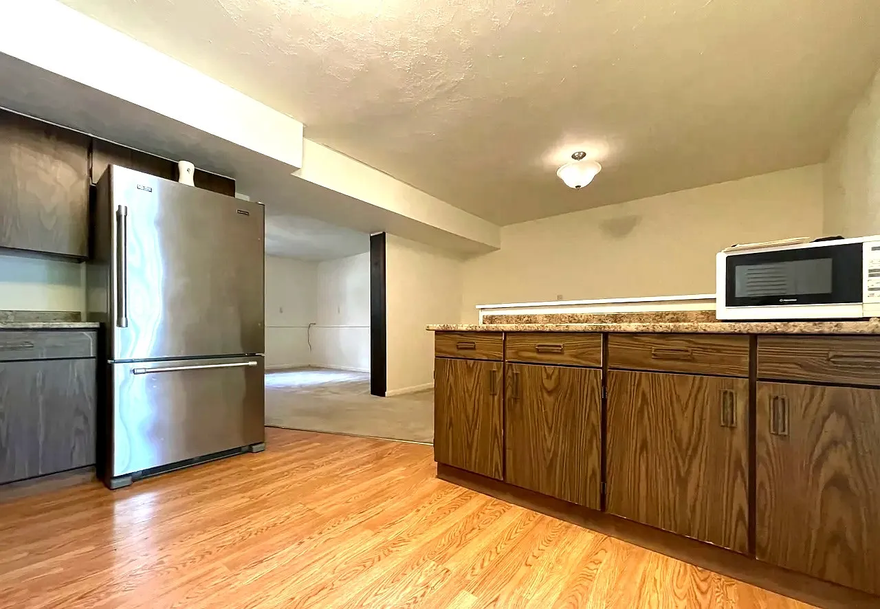 2 bed, 898 sqft, $1,800 — Photo 3