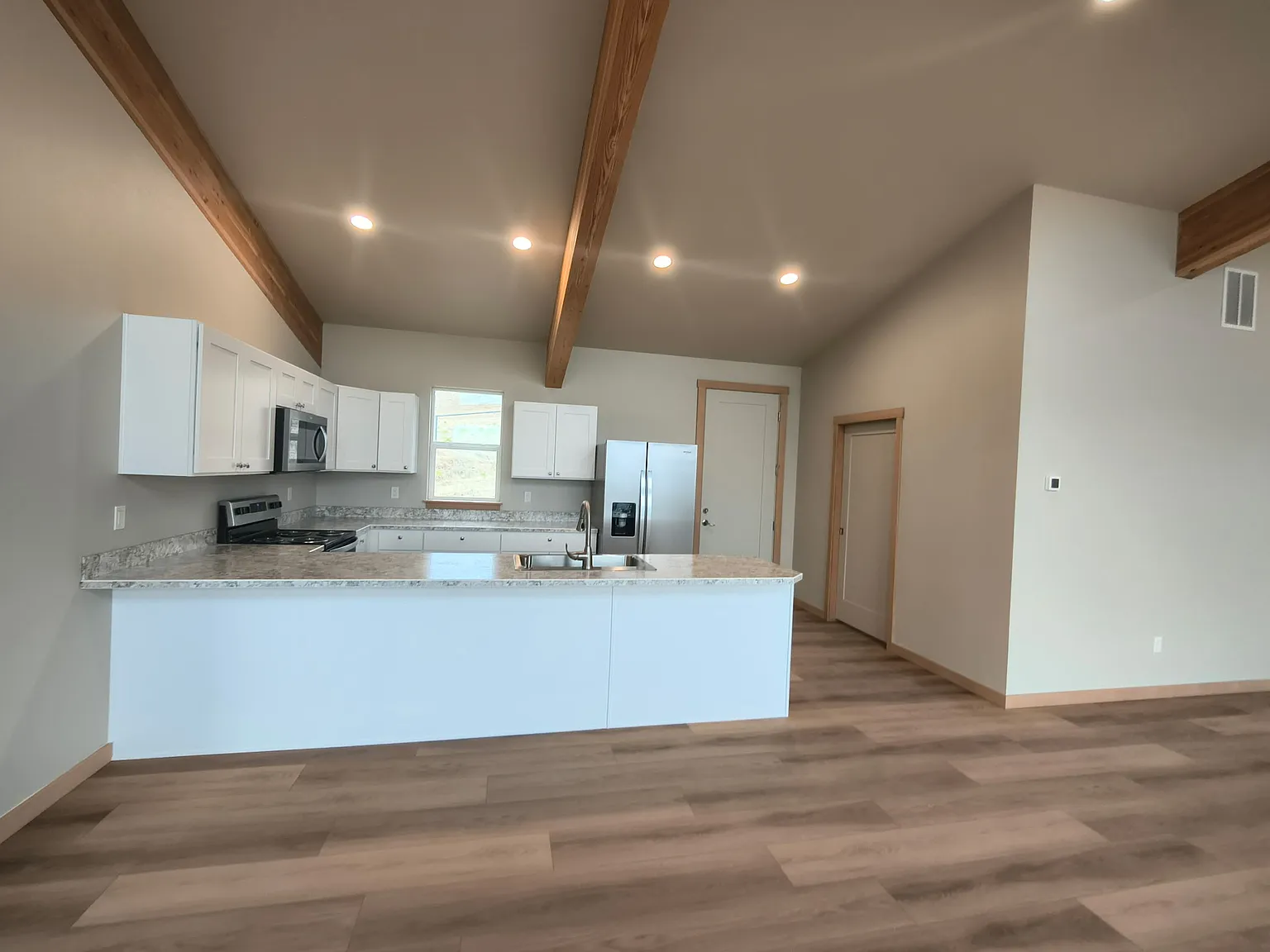2 bed, 2000 sqft, $2,150 — Photo 3