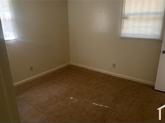 5th image of 2546 Red Robin Dr W