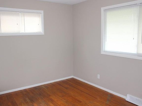 3rd image of 105 Molly Ave