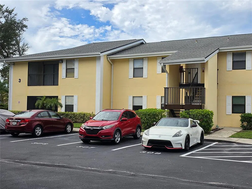 2 bed, 2.0 bath, 910 sqft, $2,400 — Photo 3