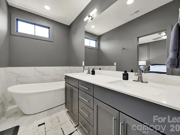 428 E 33rd St — Photo 25