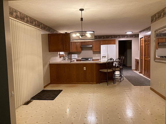 Eat-in kitchen from Family Room