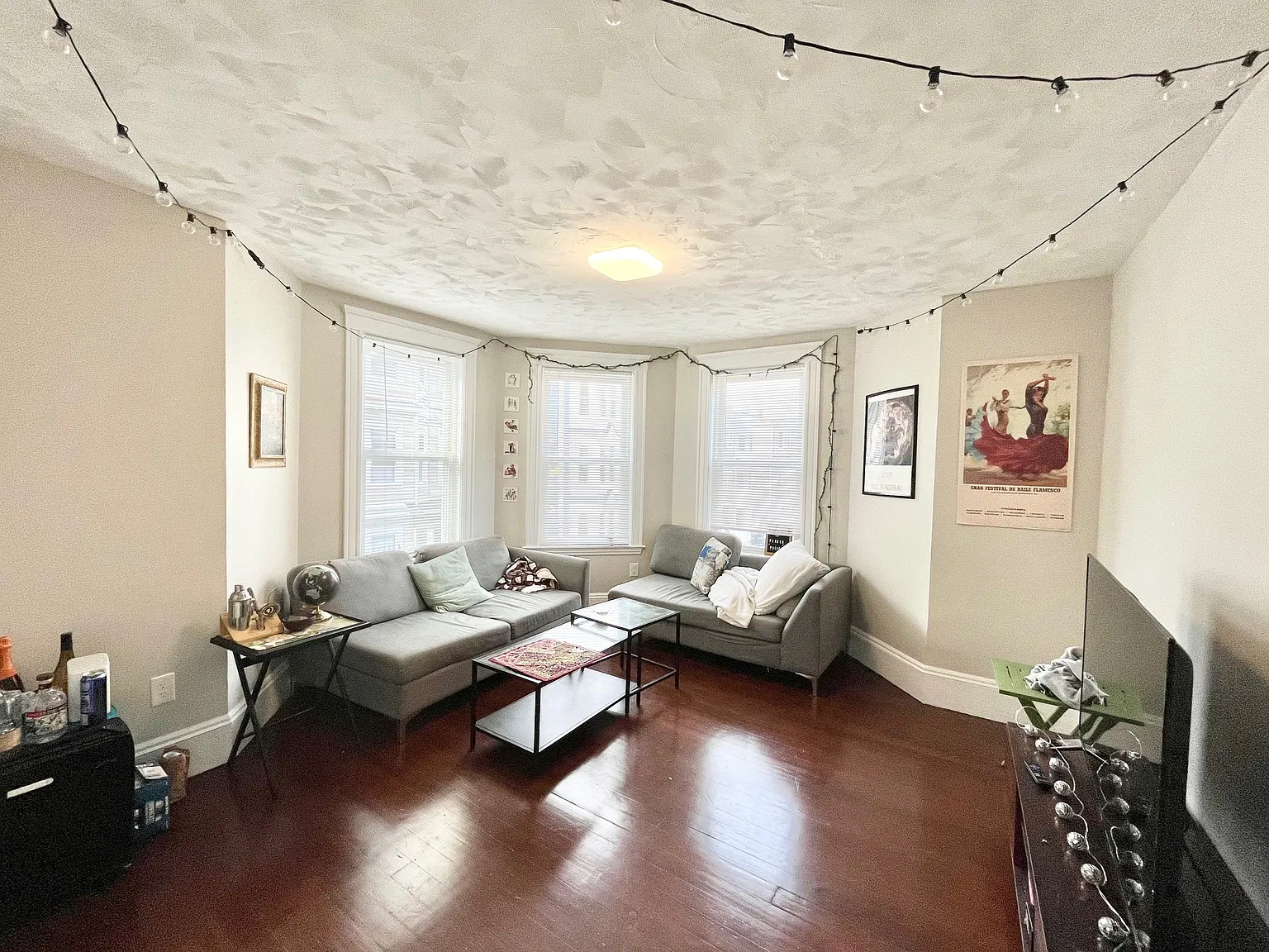 5 bed, 9999 sqft, $8,200 — Photo 3