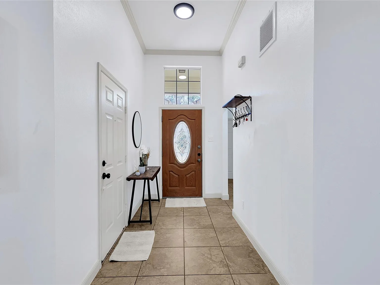 3 bed, 2.0 bath, 1675 sqft, $2,200 — Photo 3
