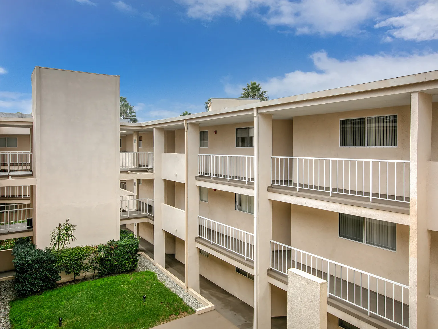 Santa Monica Mariner Village — Photo 4