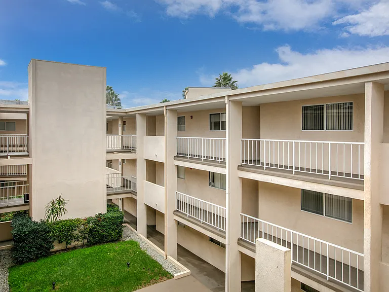 Santa Monica Mariner Village — Photo 4