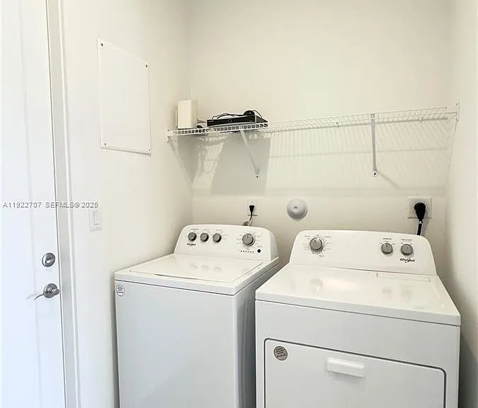 5089 Penella Ave — Photo 17