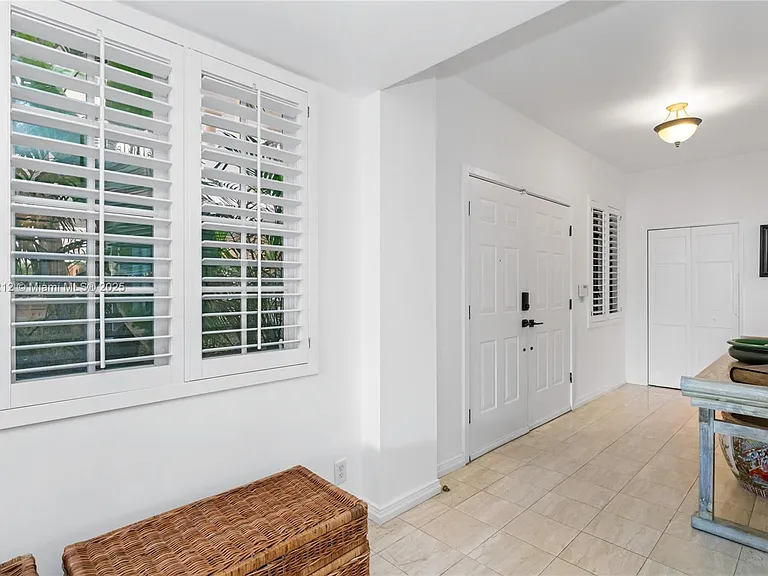 19112 Fisher Island Dr #19112 — Photo 31