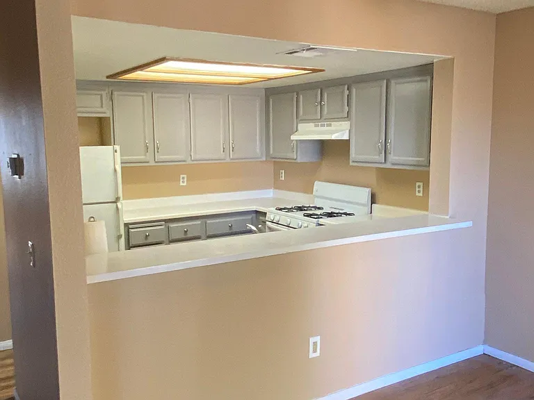 1025 N Tippecanoe Ave #201 — Photo 2