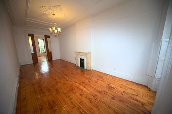 Rented by Metropolitan Realty | media 74