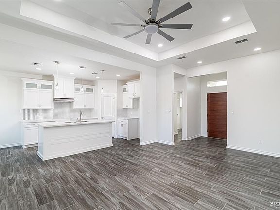 5th image of 407 Faith Dr