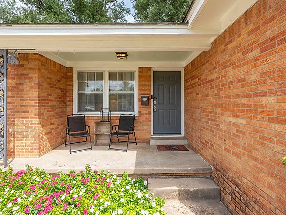 3rd image of 2227 Glenbrook Dr
