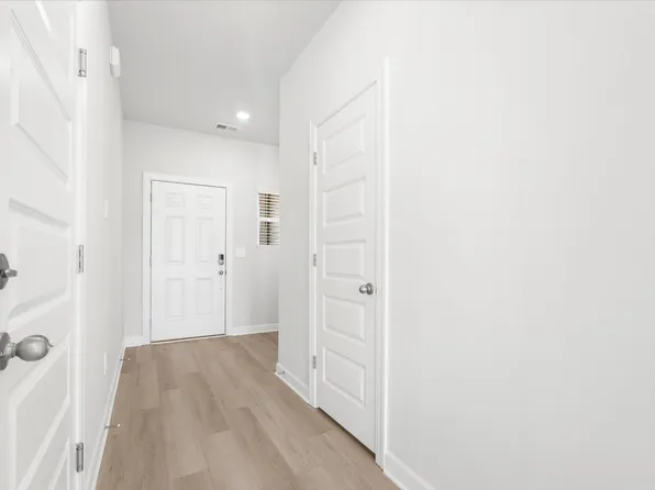 215 Cupid Ct, Greer, SC 29651