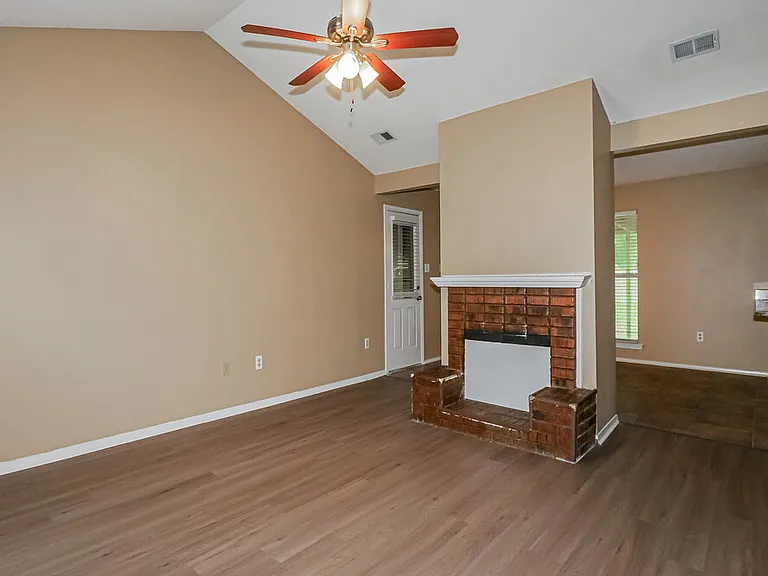 6635 Dunbarton Dr — Photo 4