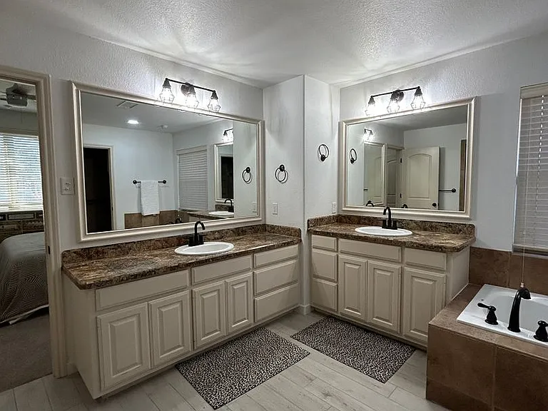 5900 Oak Creek Dr — Photo 18