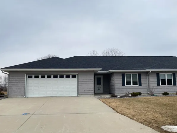 413 Meadow Ln, Charles City, IA 50616