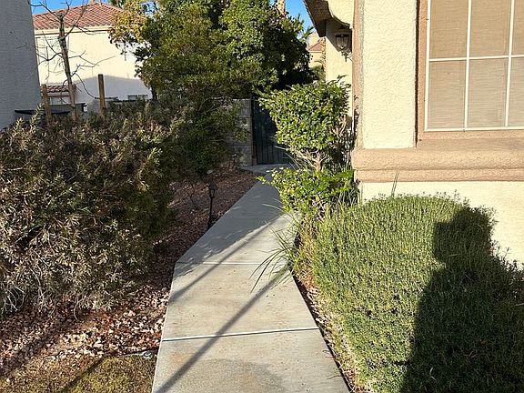 3rd image of 1136 Scenic Crest Dr