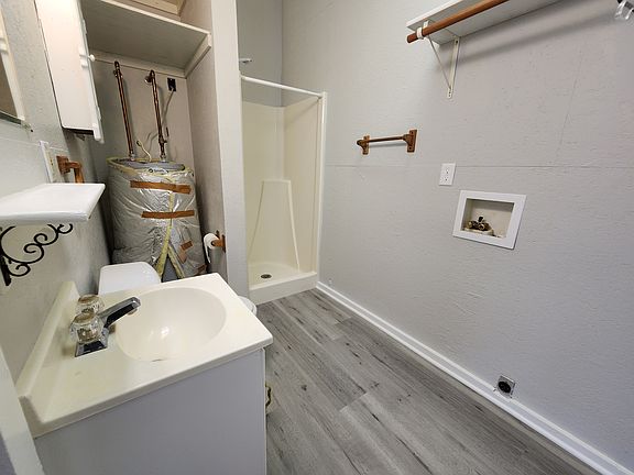 3rd image of 210 E Lincoln Hwy APT 1