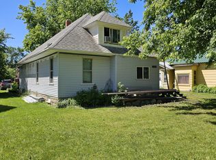 116 3rd St N, Ellendale, ND 58436