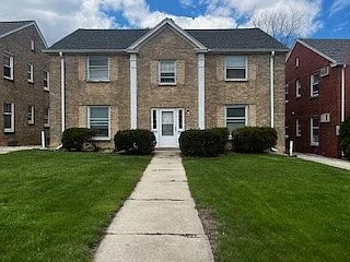8516 W Watertown Plank Rd — Photo 1