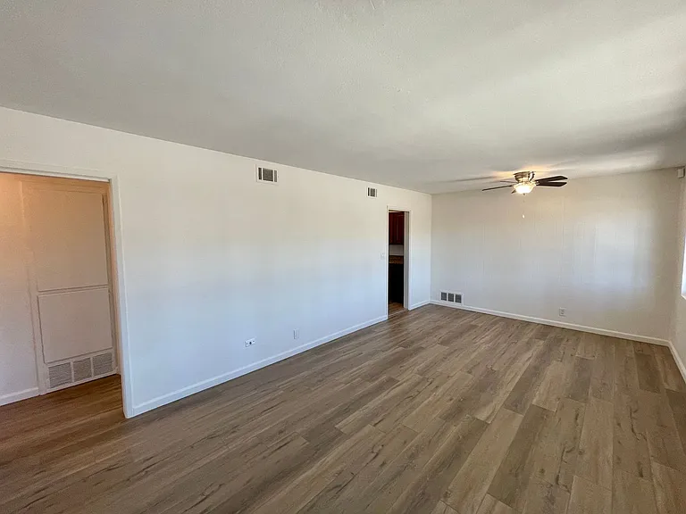 839 N Midway Dr — Photo 4