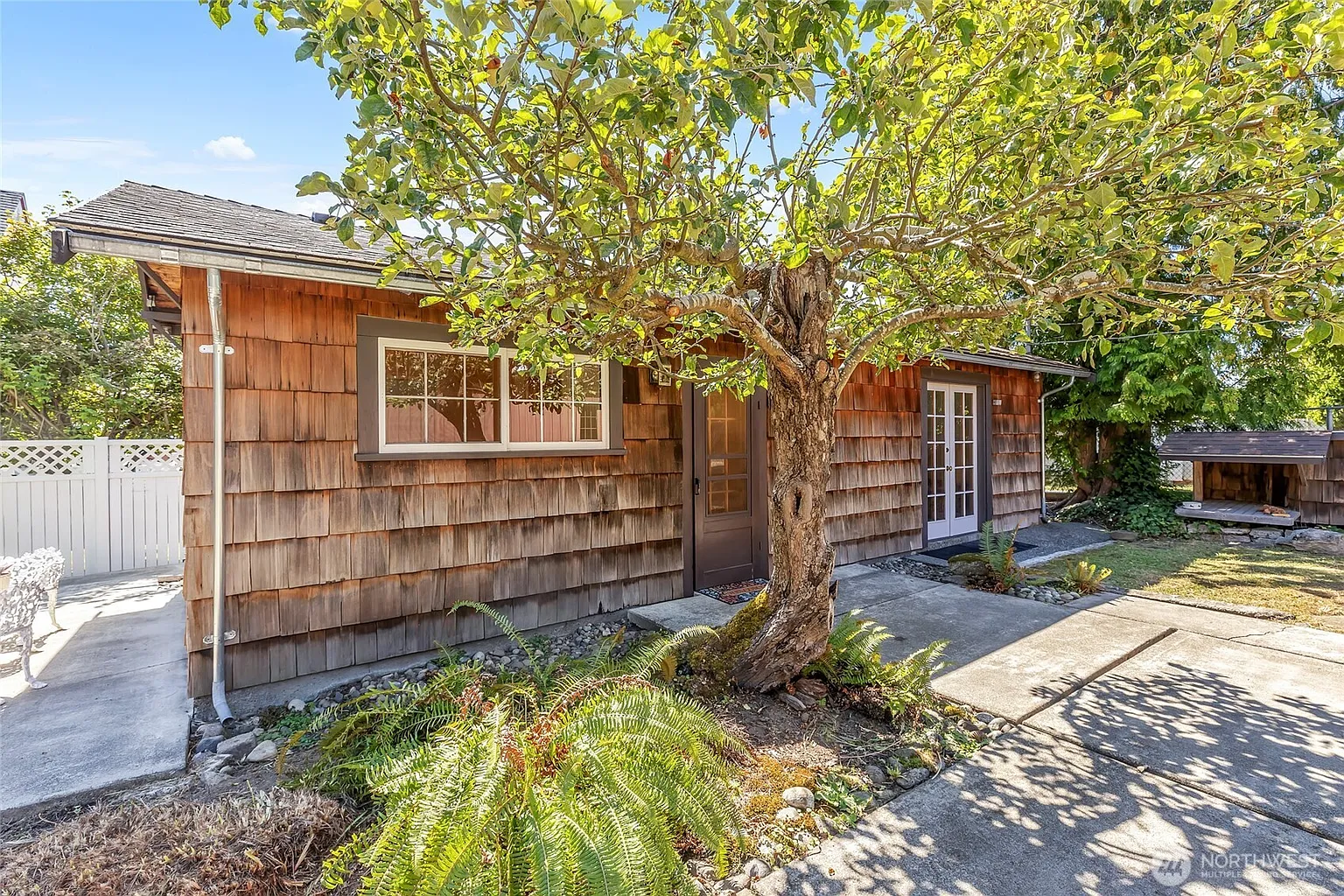 2735 Pacific Street photo 1