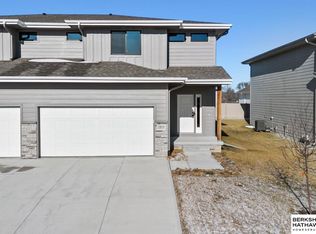 14812 Willow St, Bennington, NE 68007