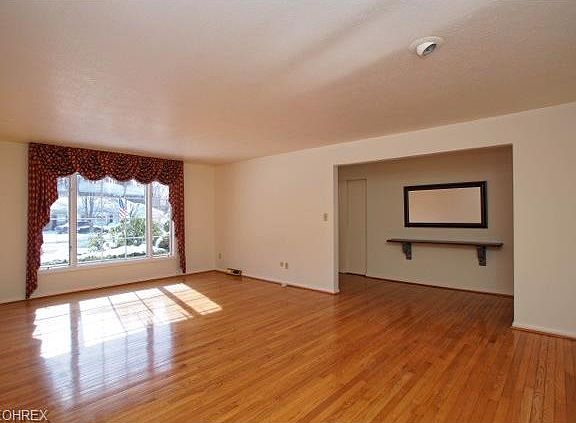 2nd image of 5197 Meadow Wood Blvd