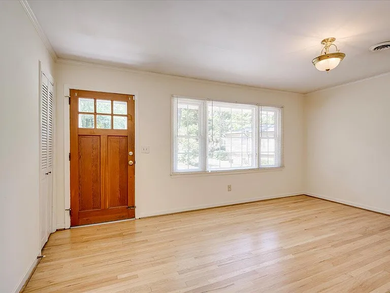 552 Whitehead Dr — Photo 5
