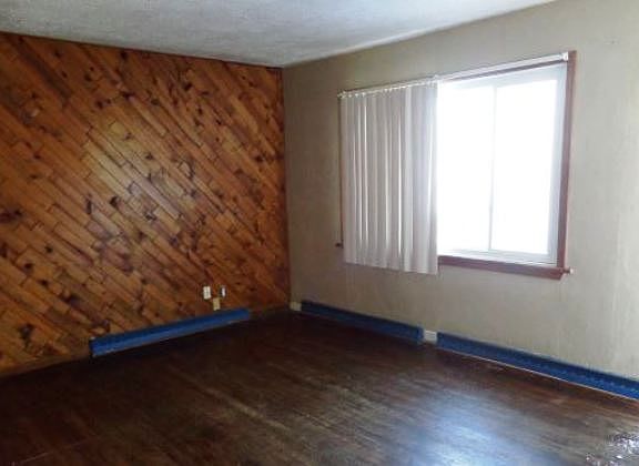 3rd image of 5157 South St