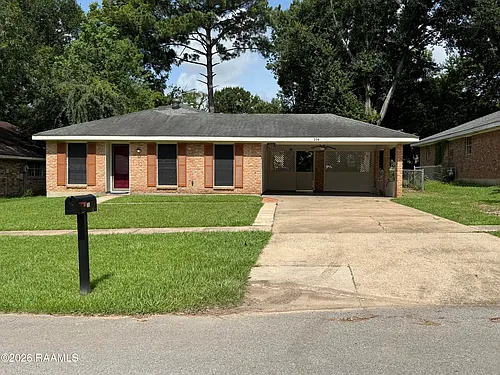 204 Winsor Dr Photo 1
