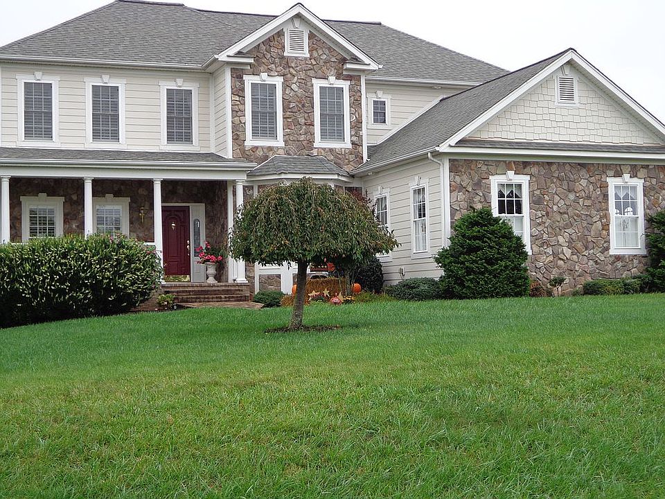 1st image of 161 Hay Field Dr