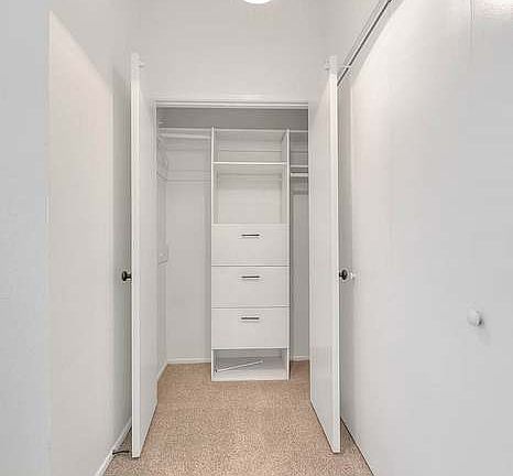 5th image of 1437 E Merion Ct #1