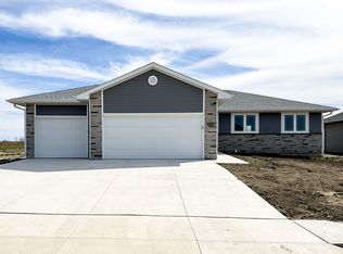 2215 Fairway Dr, Crete, NE 68333