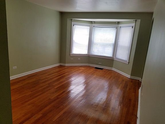 5th image of 9707 S Maplewood Ave