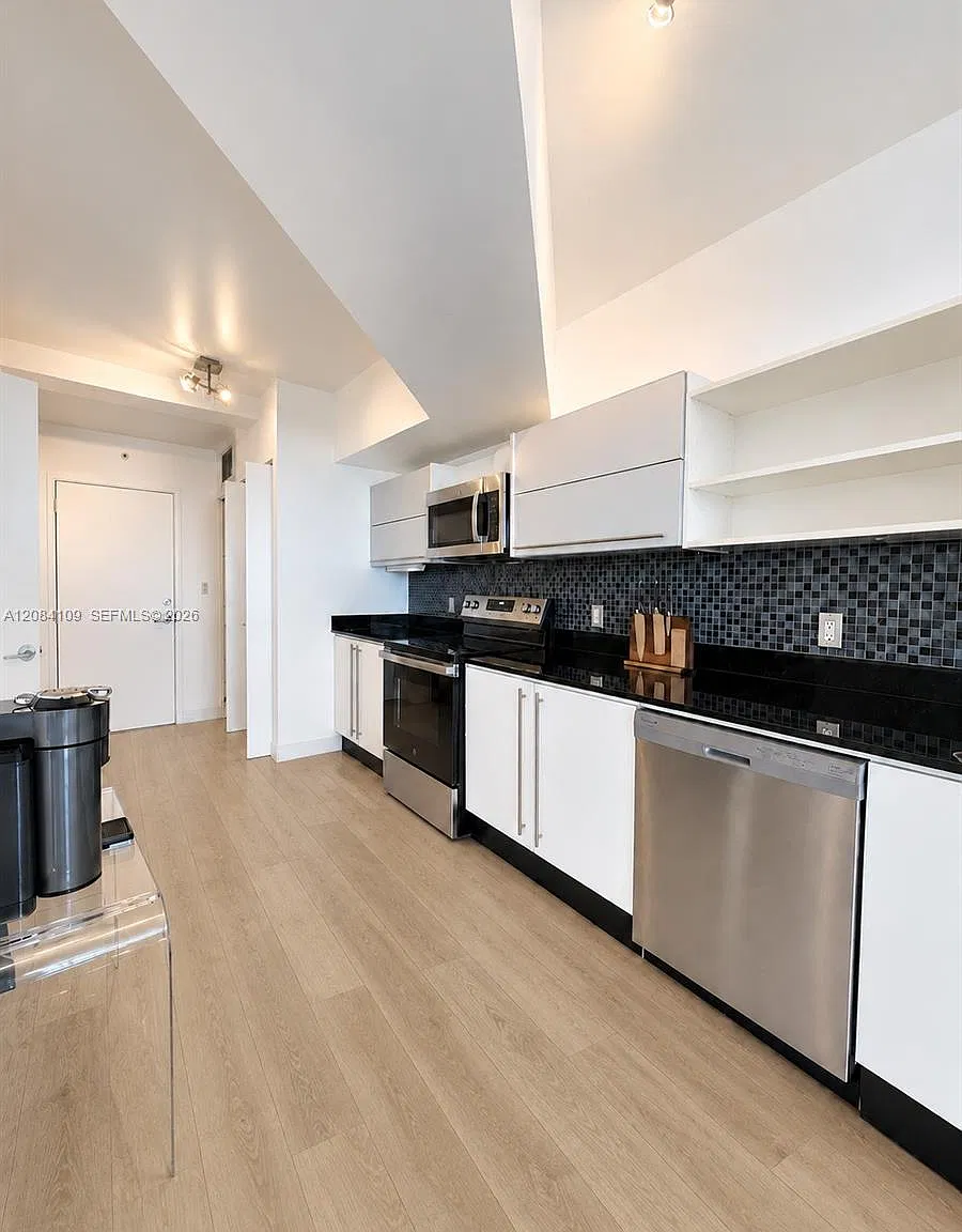 Neo Vertika Condo — Photo 3