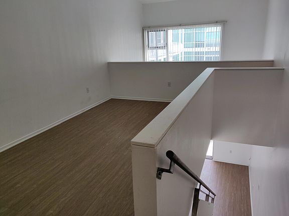 4th image of 750 11th Ave Unit 209