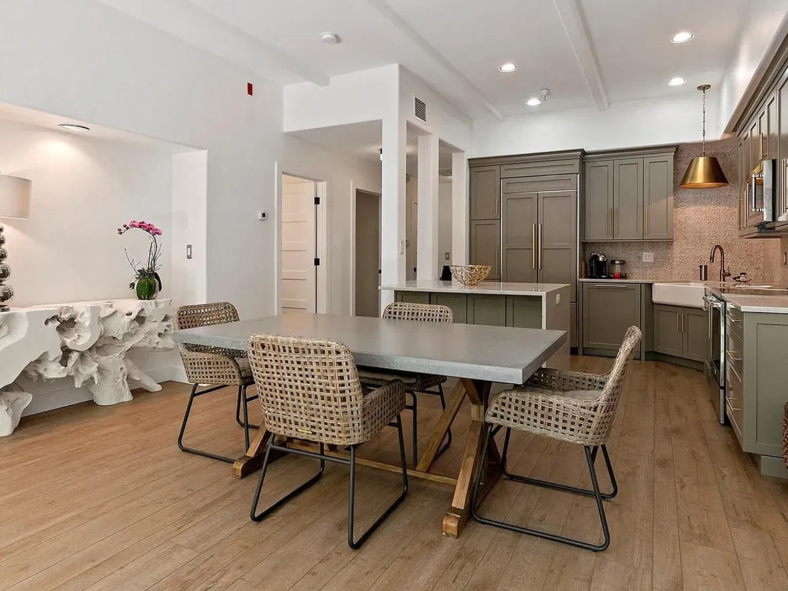 2 bed, 1152 sqft, $3,250 — Photo 1