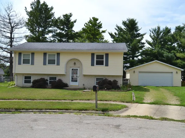 7 Blair Ct, Clinton, IL 61727