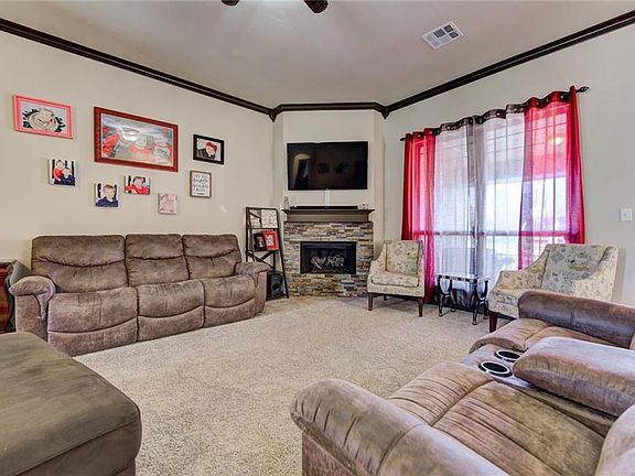 3rd image of 4709 Rosewood Ct