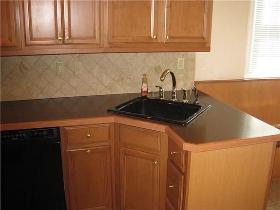 3rd image of 503 Surrey Ave