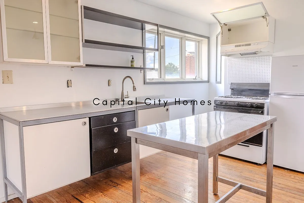 1 bed, 900 sqft, $1,200 — Photo 1