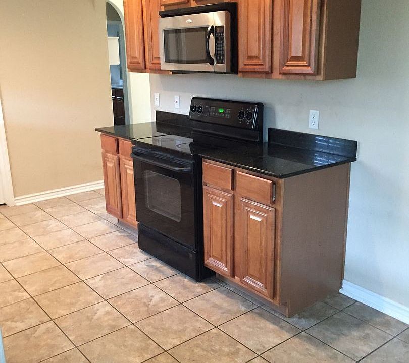 1st image of 2458 Harris Dr