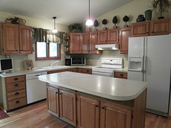 4th image of 25 Forest Hills Dr
