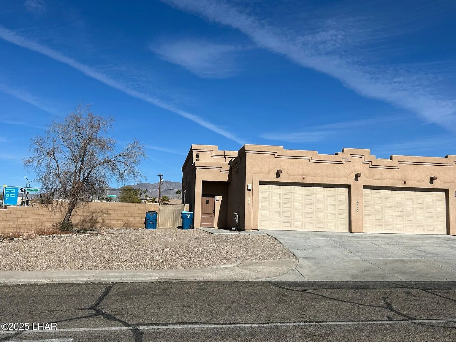 3 bed, 2.0 bath, 2102 sqft, $1,900 — Photo 1