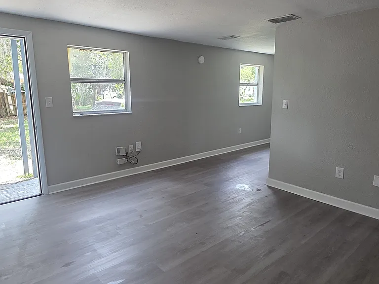 101 S Forest St #1 — Photo 2