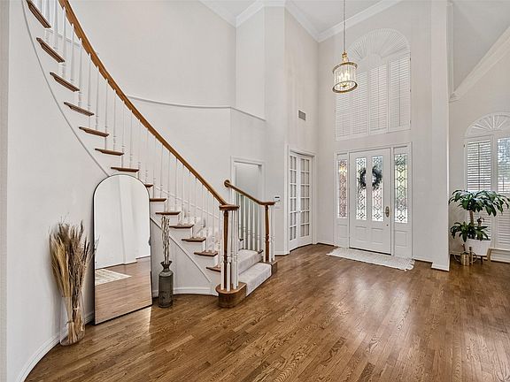 4th image of 8640 Breakers Point