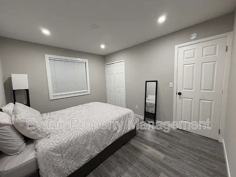 11884 Hamden Dr — Photo 8