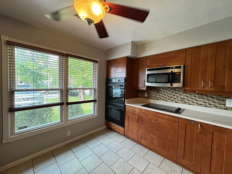 1568 Jameson Dr — Photo 3